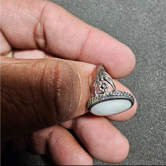 Sterling Silver 925 Mother Of Pearl Oval Shaped Ladies Ring Floral Shank Size 6 - Picture 3 of 9